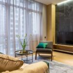 Stijlvolle Japandi tv-meubels in een moderne woonkamer, perfect voor een strakke en rustgevende uitstraling.
