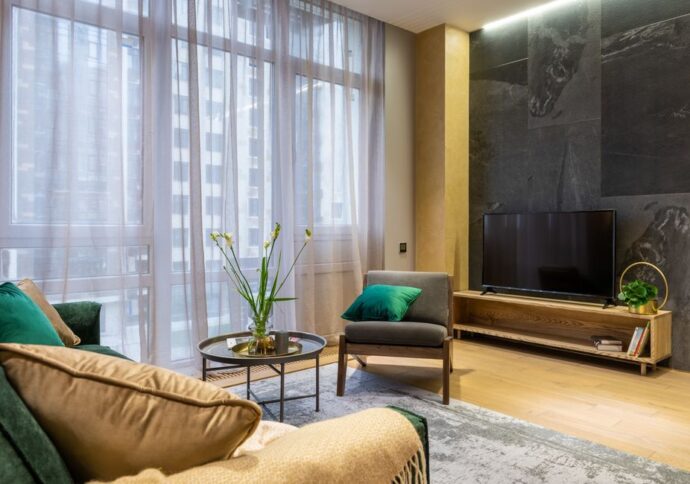 Stijlvolle Japandi tv-meubels in een moderne woonkamer, perfect voor een strakke en rustgevende uitstraling.